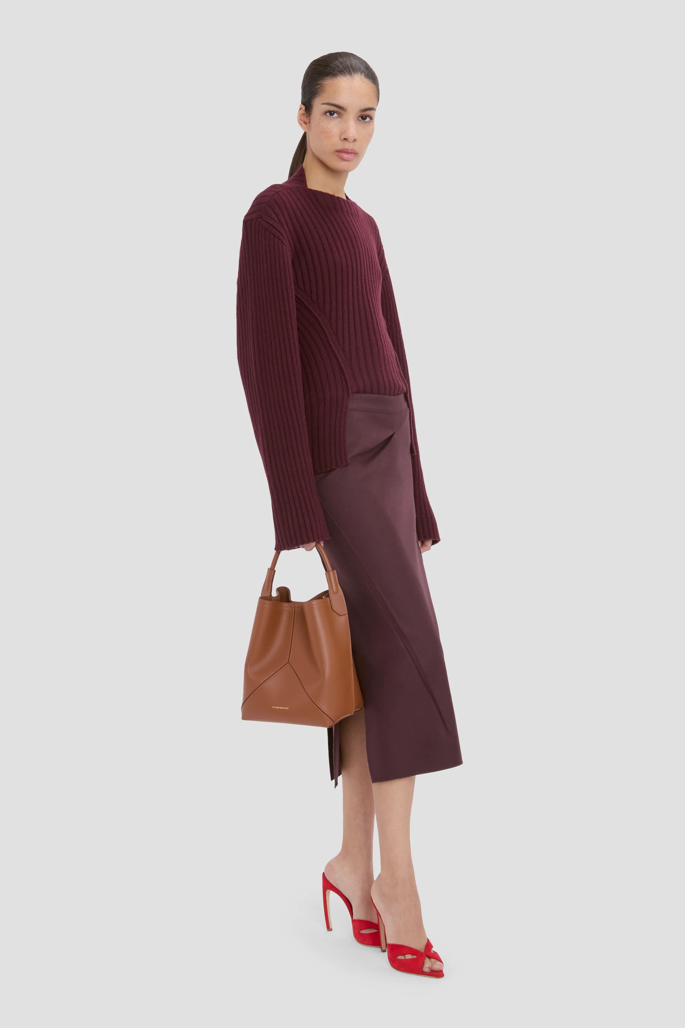 303-victoria-bucket-bag-2.webp Victoria Bucket Bag
